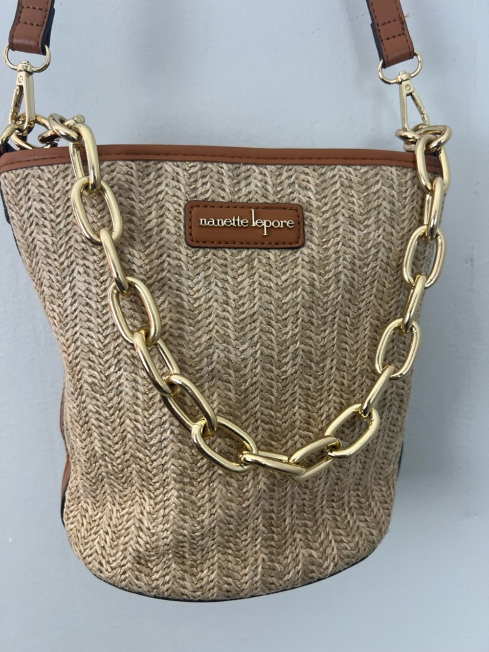 Nanette Lepore Beige Straw Bucket Bag with Gold Chain - Picture 2 of 9